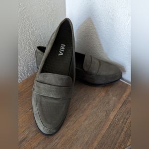 MIA Olive Suede Loafers Size 7
